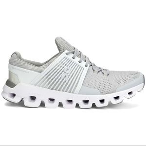 ON RUNNING | CLOUDSWIFT SNEAKERS — 8.5